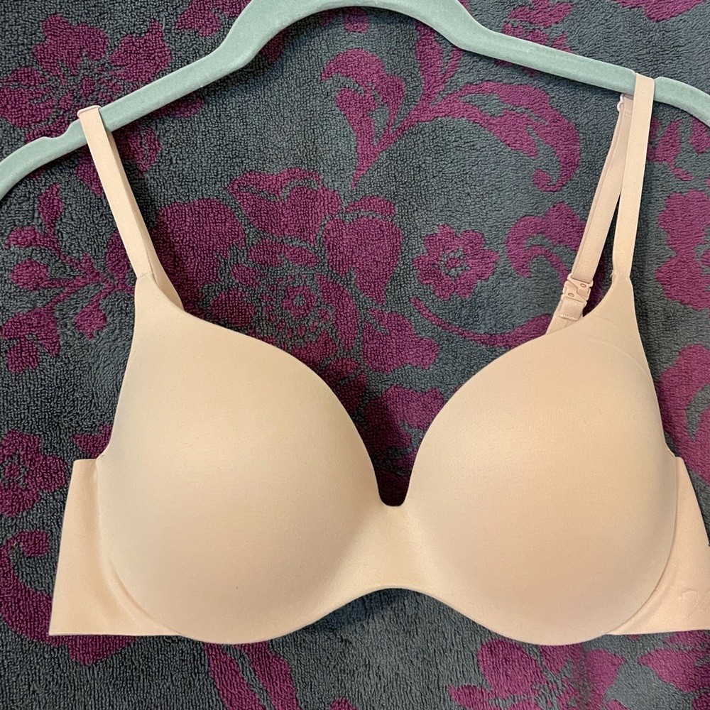 VS INCREDIBLE lightly lined demi bra